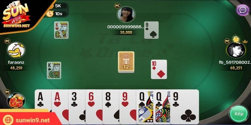 Phỏm hay còn gọi là tá lả, là một trò chơi dân gian phổ biến ở Việt Nam